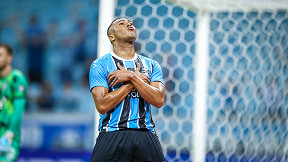 Grêmio toma decisão sobre renovação de Carlos Vinícius