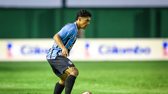 Grêmio afasta atacante por comportamento inadequado, diz jornalista