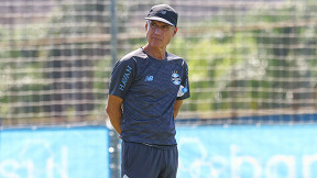 A grande dúvida de Luís Castro para escalar o Grêmio contra o Palmeiras