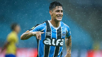 Veja o empecilho que ainda impede a renovação de Pavon com o Grêmio Veja o empecilho que ainda impede a renovação de Pavon com o Grêmio