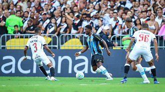 Amuzu vai renovar contrato com o Grêmio? Veja Amuzu vai renovar contrato com o Grêmio? Veja