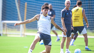 Grêmio confirma lesão de Leonel Pérez; Veja o tempo de parada