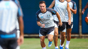 Arthur revela que voltou antes do tempo recomendado para ajudar o Grêmio
