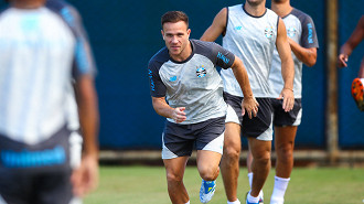 Empresário de Arthur se pronuncia sobre situação do jogador no Grêmio 