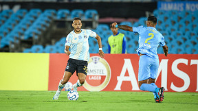 Montevideo City Torque 1 x 0 Grêmio: pênalti em Braithwaite foi bem anulado? Montevideo City Torque 1 x 0 Grêmio: pênalti em Braithwaite foi bem anulado?