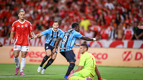 GreNal 452: Vidente joga as cartas e revela resultado do clássico no Beira-Rio GreNal 452: Vidente joga as cartas e revela resultado do clássico no Beira-Rio