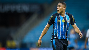 Grêmio avança para renovar com Carlos Vinícius e mais um titular Grêmio avança para renovar com Carlos Vinícius e mais um titular