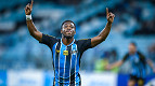 Como estão a negociações para a renovação de contrato de Amuzu com o Grêmio