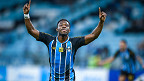 Como estão a negociações para a renovação de contrato de Amuzu com o Grêmio