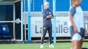 Com Luís Castro pressionado, veja a provável escalação do Grêmio para enfrentar o Confiança