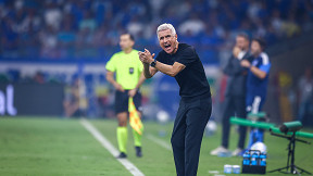 Direção do Grêmio reforça respaldo ao técnico Luis Castro