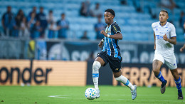 Gabriel Mec deve ganhar sequência no time titular do Grêmio