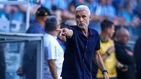 Luís Castro rasga elogios a meia destaque do Grêmio contra o Coritiba Luís Castro rasga elogios a meia destaque do Grêmio contra o Coritiba