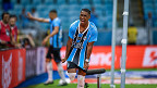 Luís Castro defende Tetê após mais uma partida ruim pelo Grêmio: tem jogos de Champions comigo