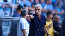 Luís Castro pode ser desfalque do Grêmio nas próximas partidas; entenda