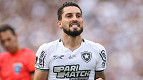 Vai vir? Nome de Alex Telles surge no Grêmio; veja