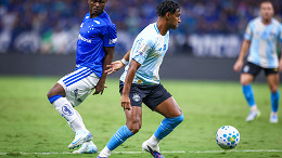 Detonado pela torcida, atacante deve ter nova chance no time do Grêmio contra o Palestino