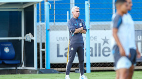 Luis Castro rasga elogios para jogador da base do Grêmio: É muito bom