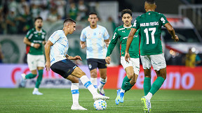 De joia a decepção: Monsalve perde espaço no elenco do Grêmio