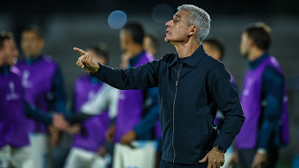 Luís Castro revela que não queria Carlos Vinícius na terceira cobrança de pênalti contra o Palestino
