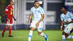 Grêmio recebe premiação por vitória na Sul-Americana