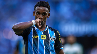 Meia do Grêmio é comparado a Ronaldinho Gaúcho por comentarista; veja Meia do Grêmio é comparado a Ronaldinho Gaúcho por comentarista; veja