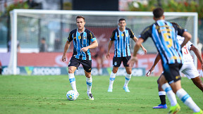 Arthur quer ficar no Grêmio e deve viajar para tentar liberação junto à Juventus, diz página