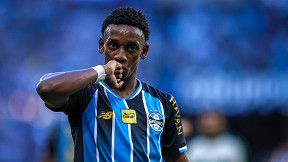 Grêmio encaminha renovação de contrato com Gabriel Mec