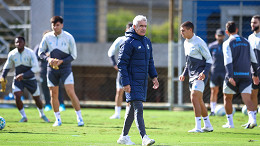 Jovem da base pode ser novidade no time do Grêmio contra o Flamengo
