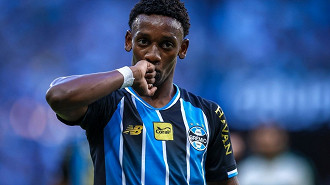 Clube francês prepara proposta milionária ao Grêmio por Gabriel Mec
