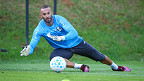 Grêmio deve ter estreia de goleiro diante do Corinthians após convocação de Weverton