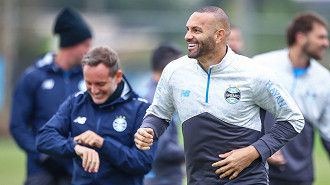 Após consulta do Grêmio, CBF define data de apresentação de Weverton