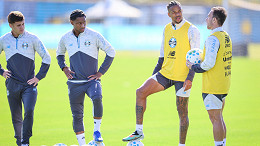 Grêmio pode ter grande novidade na lista de relacionados para enfrentar o Santos Grêmio pode ter grande novidade na lista de relacionados para enfrentar o Santos