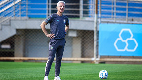As mudanças que Luís Castro fará no Grêmio para enfrentar o Torque nesta terça-feira (26)