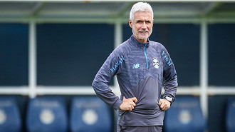Titular de Luís Castro pode retornar e reforçar o Grêmio contra o Corinthians na Arena Titular de Luís Castro pode retornar e reforçar o Grêmio contra o Corinthians na Arena