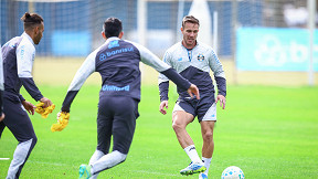 Grêmio define estratégia para acertar a permanência de Arthur Grêmio define estratégia para acertar a permanência de Arthur