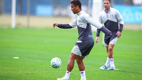 Sem Pavon e João Pedro, Grêmio define opções para a lateral contra o Corinthians Sem Pavon e João Pedro, Grêmio define opções para a lateral contra o Corinthians