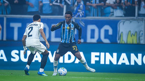 Chances de rebaixamento do Grêmio aumentam após derrota para o Corinthians no Brasileirão Chances de rebaixamento do Grêmio aumentam após derrota para o Corinthians no Brasileirão