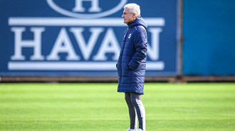 Dois nomes disputam a vaga de Carlos Vinícius para a partida do Grêmio na Sul-Americana Dois nomes disputam a vaga de Carlos Vinícius para a partida do Grêmio na Sul-Americana