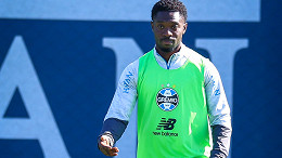 Atacante destaque do Grêmio se recupera e retorna aos treinos Atacante destaque do Grêmio se recupera e retorna aos treinos