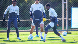 Grêmio já admite que não renovará contrato de Amuzu para 2027 Grêmio já admite que não renovará contrato de Amuzu para 2027