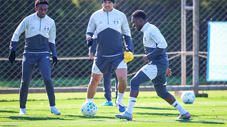 Grêmio já admite que não renovará contrato de Amuzu para 2027