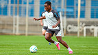 Recém contratado, atacante já pode estrear pelo Grêmio contra o Fluminense Recém contratado, atacante já pode estrear pelo Grêmio contra o Fluminense