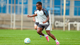 Novo reforço do Grêmio cita lendas do futebol ao explicar viinda para Porto Alegre Novo reforço do Grêmio cita lendas do futebol ao explicar viinda para Porto Alegre