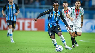 Gabriel Mec recusa proposta milionária do Shakhtar e mantém futuro indefinido no Grêmio Gabriel Mec recusa proposta milionária do Shakhtar e mantém futuro indefinido no Grêmio