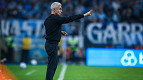 Luís Castro responde após eliminação do Grêmio e pedidos da torcida por Renato Portaluppi Luís Castro responde após eliminação do Grêmio e pedidos da torcida por Renato Portaluppi