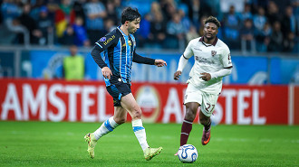 Volante do Grêmio se diz envergonhado após eliminação na Sul-Americana Volante do Grêmio se diz envergonhado após eliminação na Sul-Americana