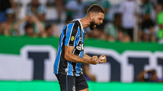 Grêmio bate o martelo e recusa proposta do Corinthians por zagueiro Grêmio bate o martelo e recusa proposta do Corinthians por zagueiro