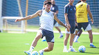 Grêmio anuncia oficialmente saída de volante Grêmio anuncia oficialmente saída de volante