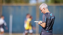 Luís Castro revela problemas físicos e o Grêmio é avisado Luís Castro revela problemas físicos e o Grêmio é avisado
